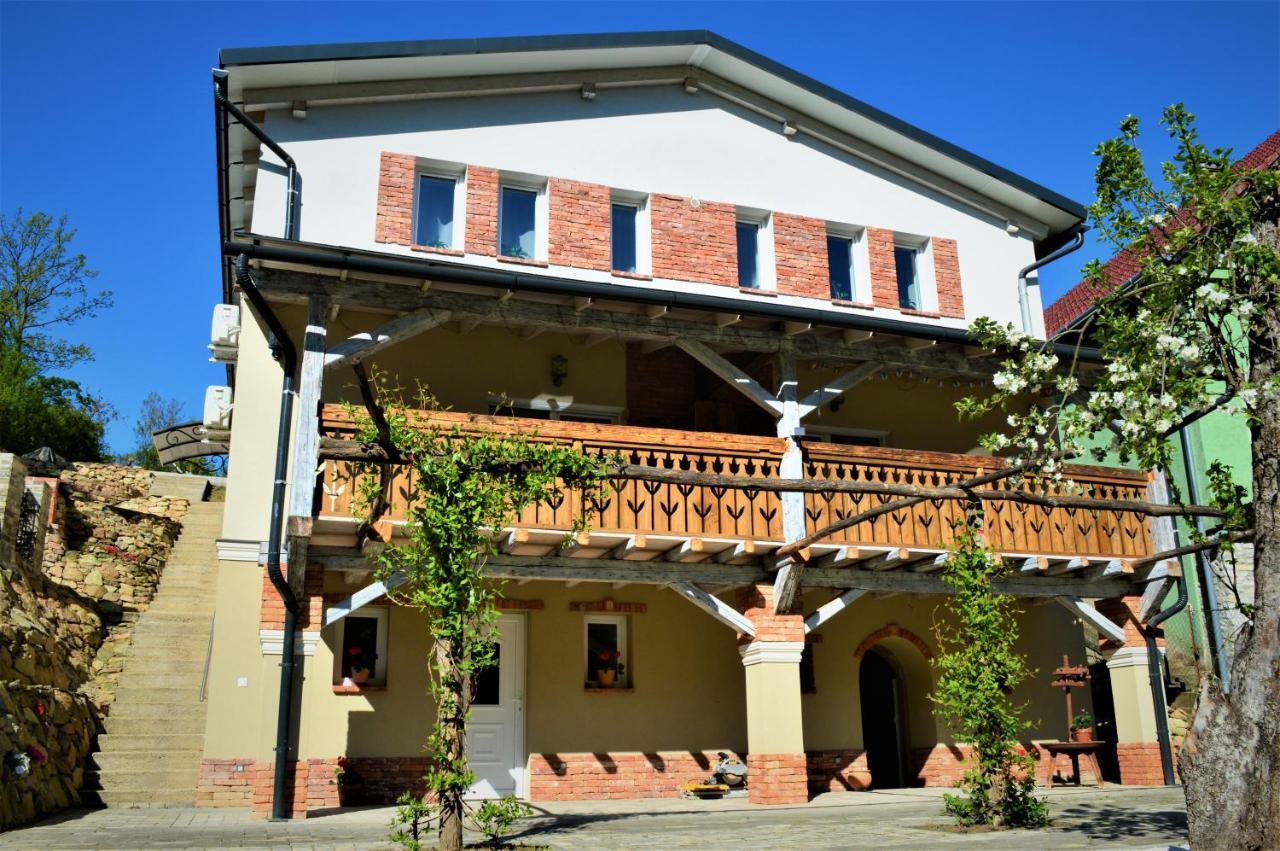 Terrace Apartments Eger Extérieur photo